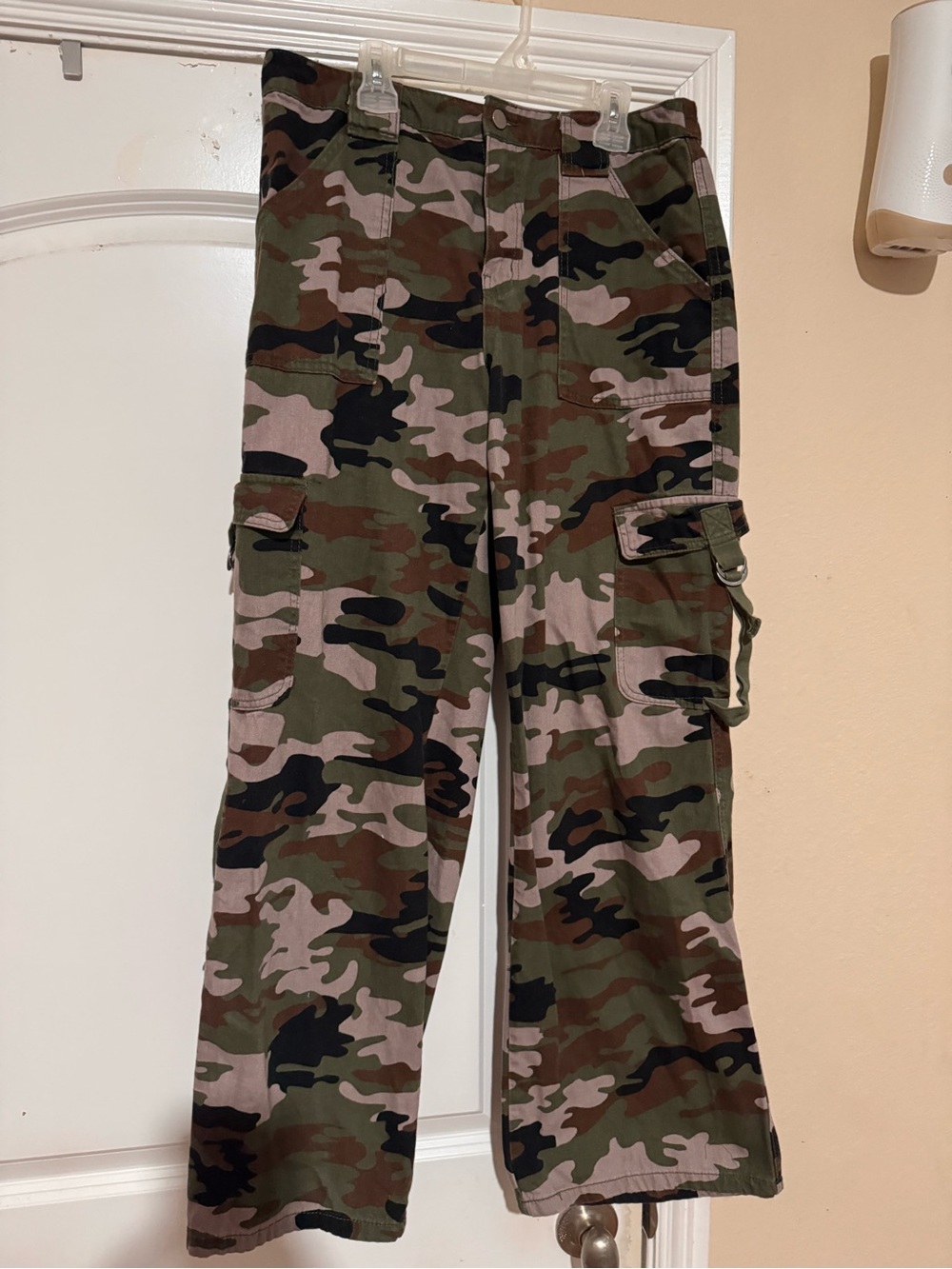 Tinseltown Women's Wide-Leg Camo Cargo Pants - Green Multi